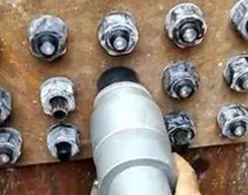 化工管道法蘭面螺絲安裝電動扭矩扳手